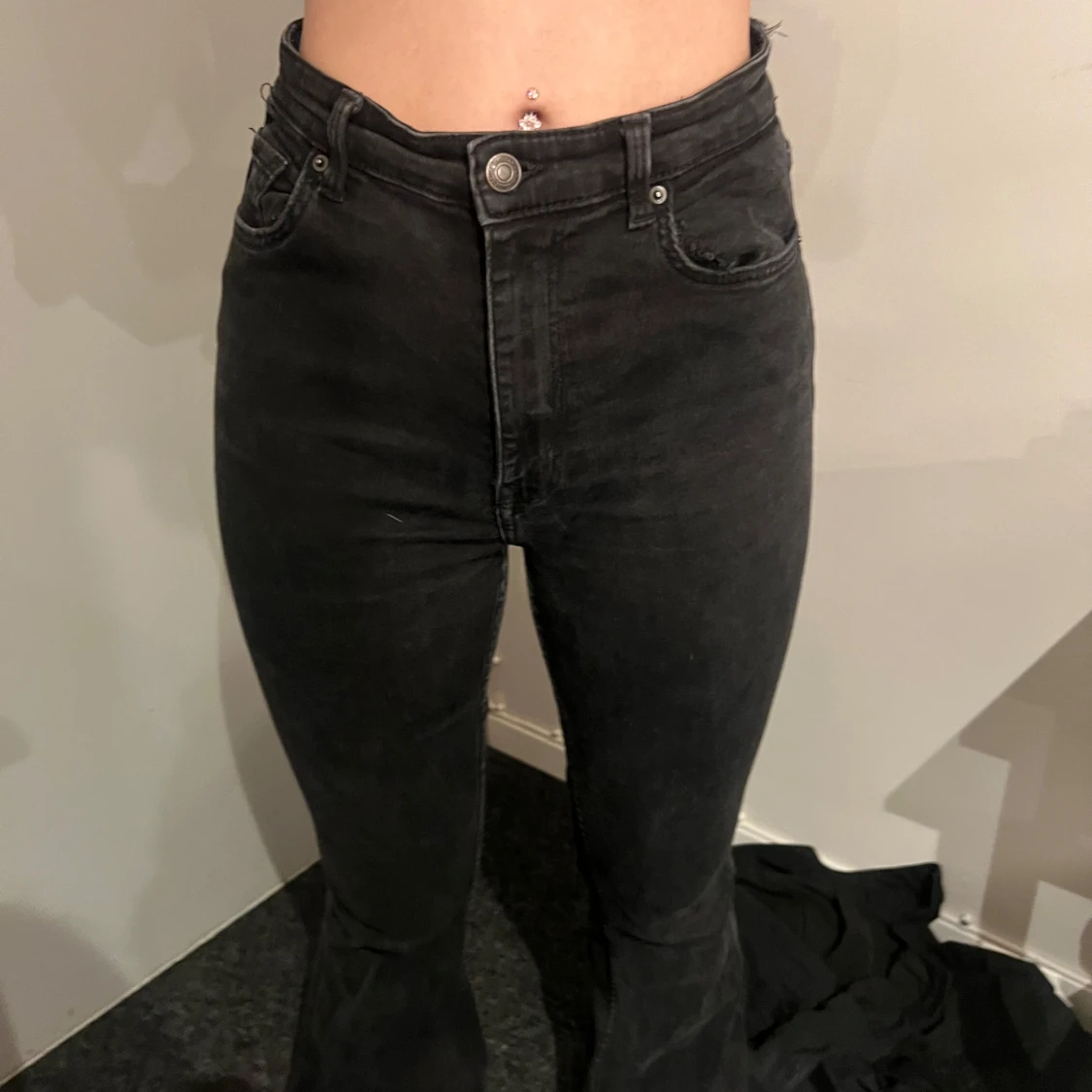 Svarta bootcut jeans