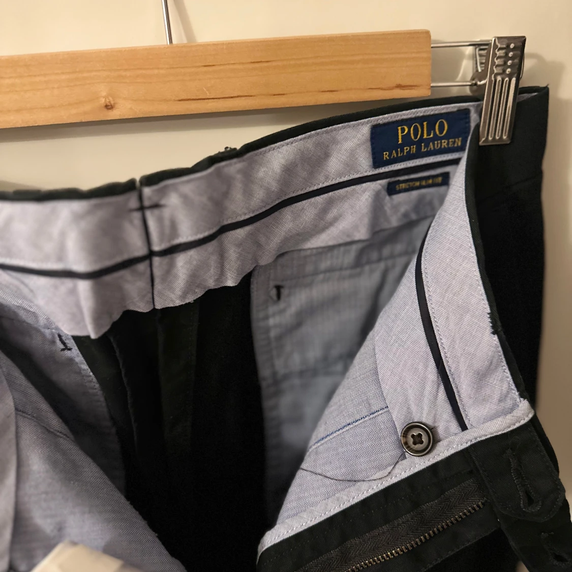 Vit skjorta från Polo Ralph Lauren och blå byxor från Polo Ralph Lauren  - 4