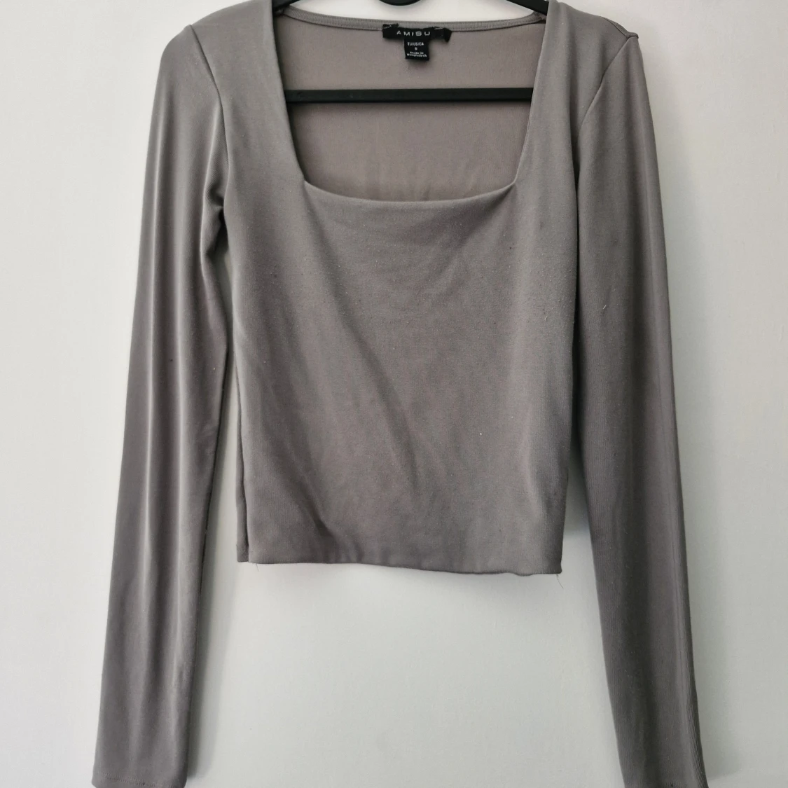 Grå långärmad topp från Amisu