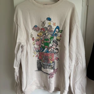 Beige sweatshirt med tryck - Brandy Melville sweatshirt med tryck på fram och baksida, lite vintage stil