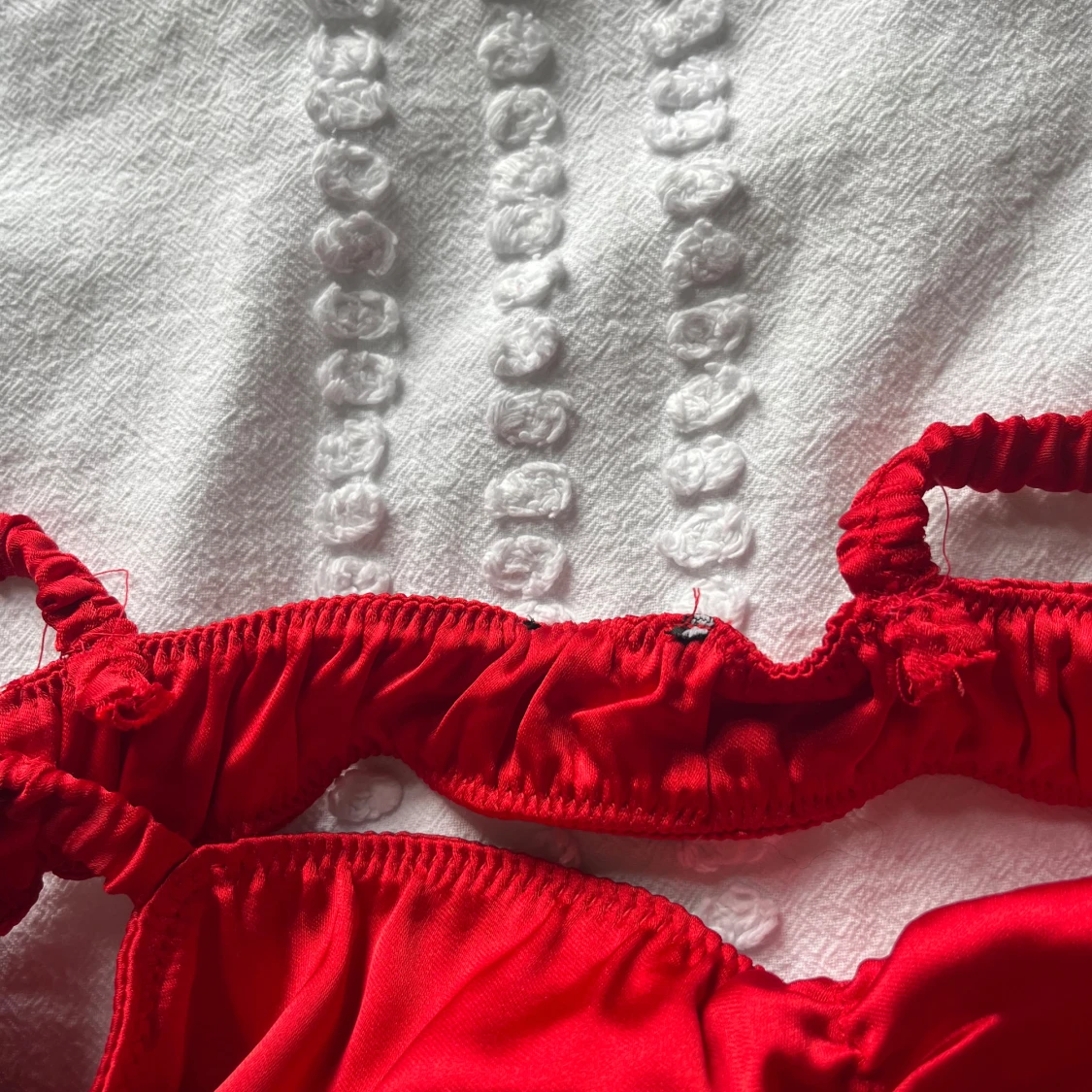 Röd långklänning med öppen rygg - 2