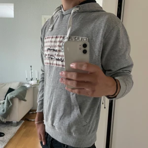 Grå hoodie - Skön hoodie från Polo Club | skick 8/10✅| liten defekt inget märkbart (kolla sista bilden)