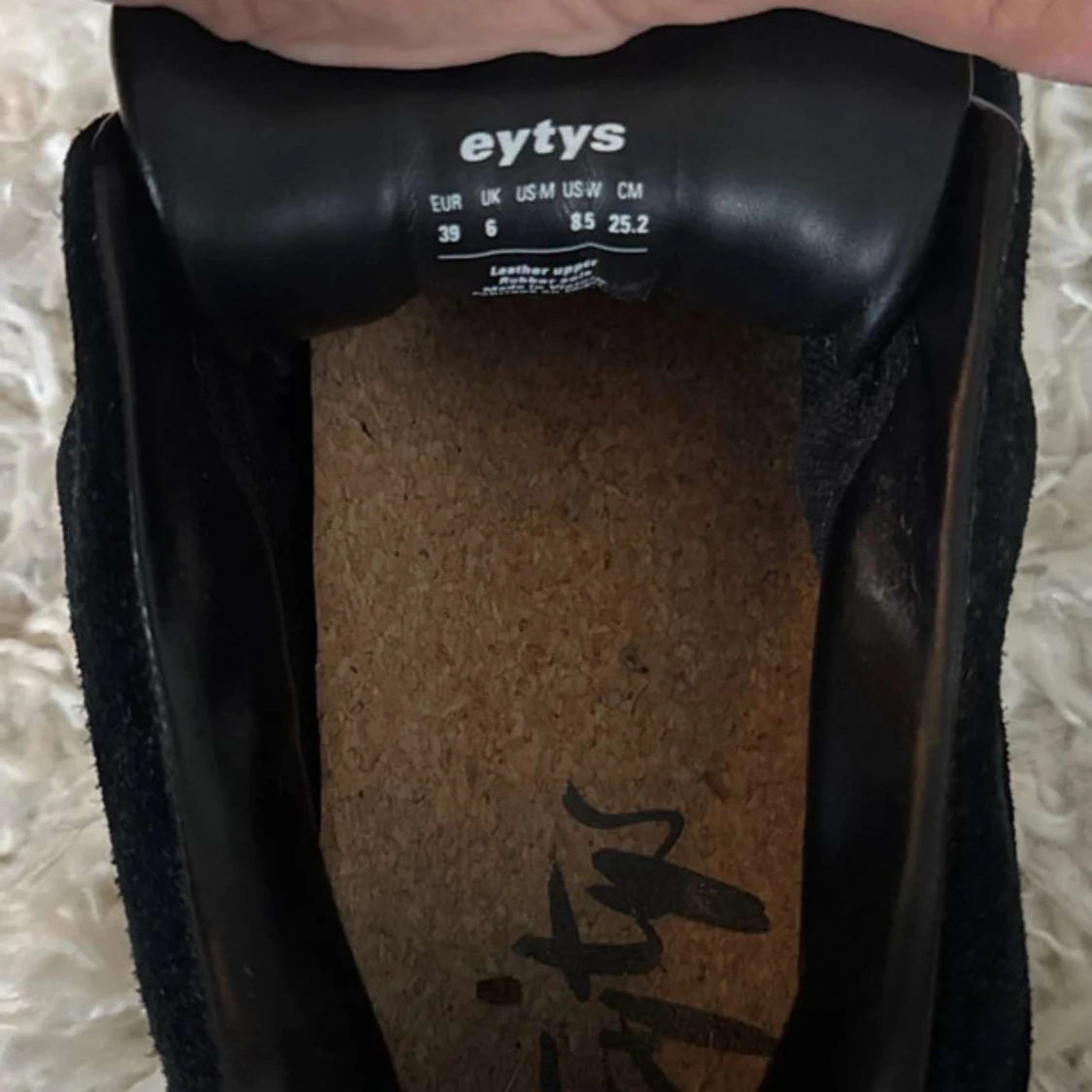 Svarta slip-on sneakers från Eytys - 3