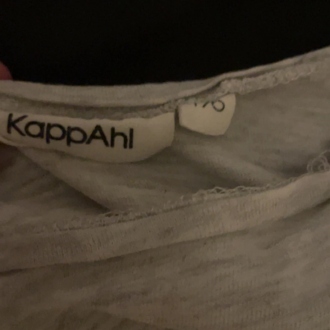 Ljusgrå blus med spets från KappAhl - 3