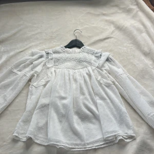 Blus från Ginatricot - Säljer en helt ny blus från gina har ALDRIG använt den, den är i helt nytt skick!🩷🩷