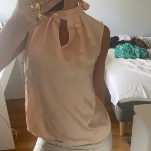 Rosa blus - En jätte fin ljusrosa blus. Den är i väldigt bra skick. Priset kan diskuteras 💗