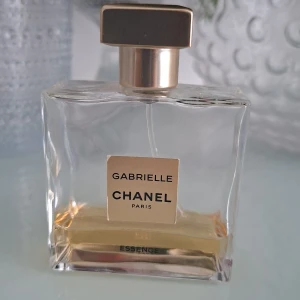 Parfym Gabrielle Chanel essence - Använd, finns inte så mycket kvar. Den luktar jättegott. En av mina favoriter. 