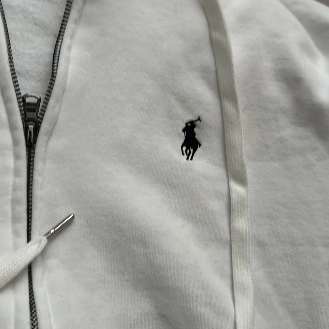 Vit hoodie från Polo Ralph Lauren bra skick nästan helt ny  - 1