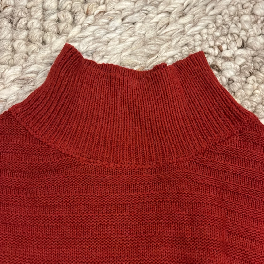 Röd stickad polotröja från  - 2