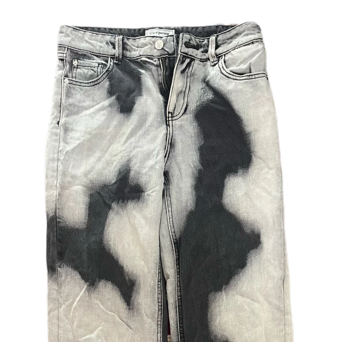 GrÄsvarta wide jeans med bleach-effekt