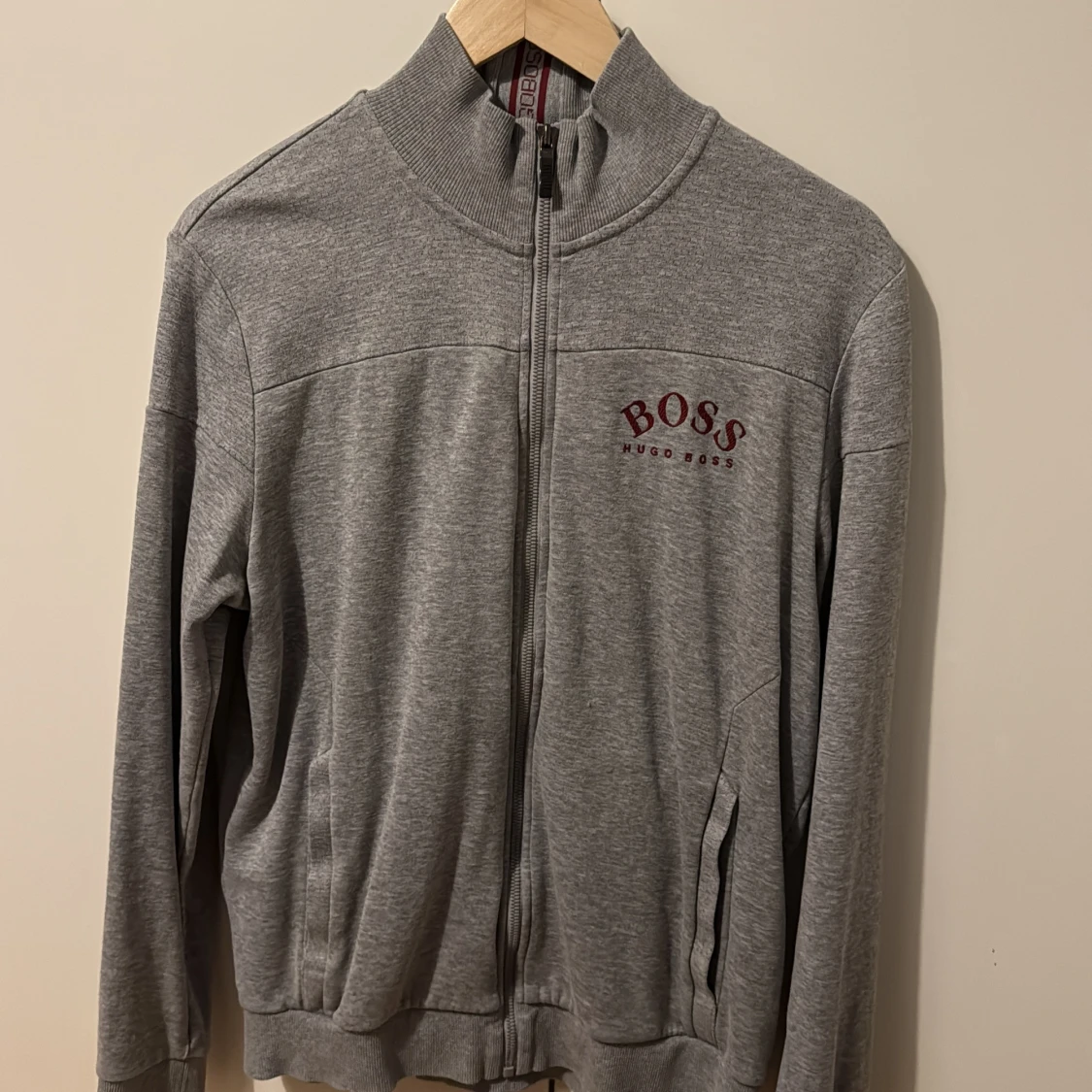 Grå hoodie från Hugo Boss