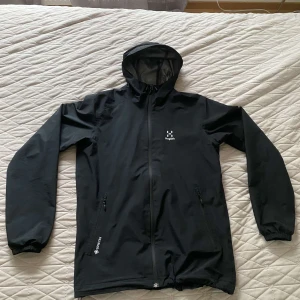 Haglöfs Jacka GORE-TEX - Haglöfs jacka i mycket bra skick inga hål eller skador.