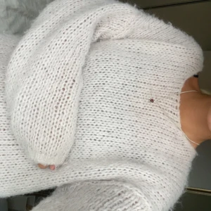 Stickad tröja  - Så snygg tröja, lite nopprig men annars bra skick💓💓