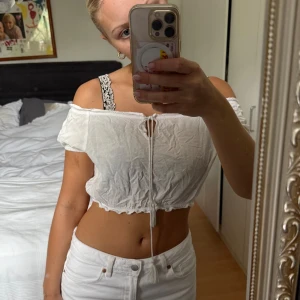 sommar topp - Säljer denna fina toppen i storlek 34 ifrån gina tricot. Köparen står för frakten och hör gärna av dig vid intresse. 💞