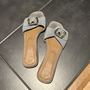 Tofflor - Ljusblå tofflor från Flattered! Supersöta🌟 Äkta läder! 