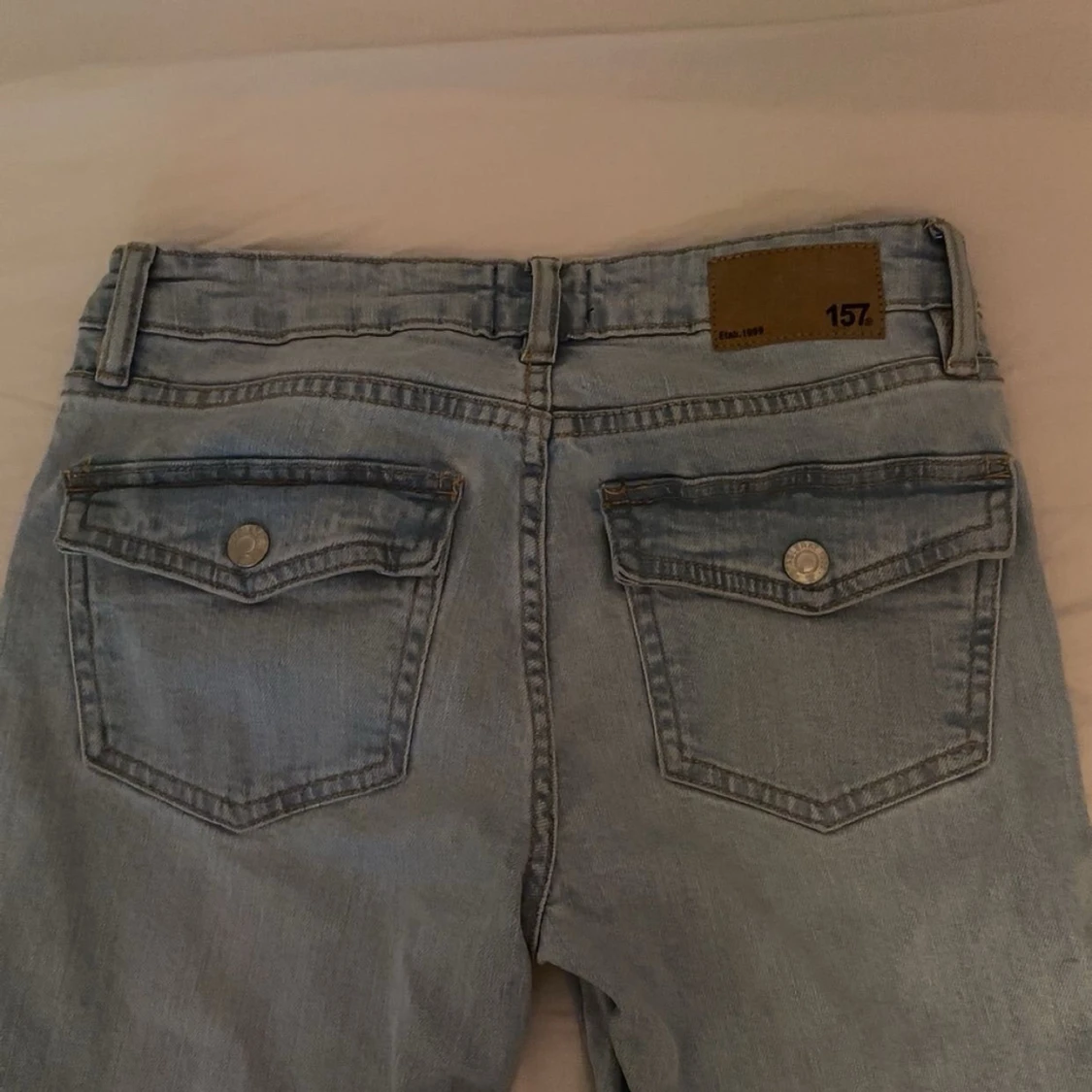 Ljusblå jeans med hål från 157 - 2