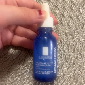 La Roche-Posay Toleriane Ultra Dermallergo - Ett ansiktsserum från la Roche posay som endast är använd en gång, väldigt mycket kvar! Bra för känslig hy.  Nypris: 309 kr  