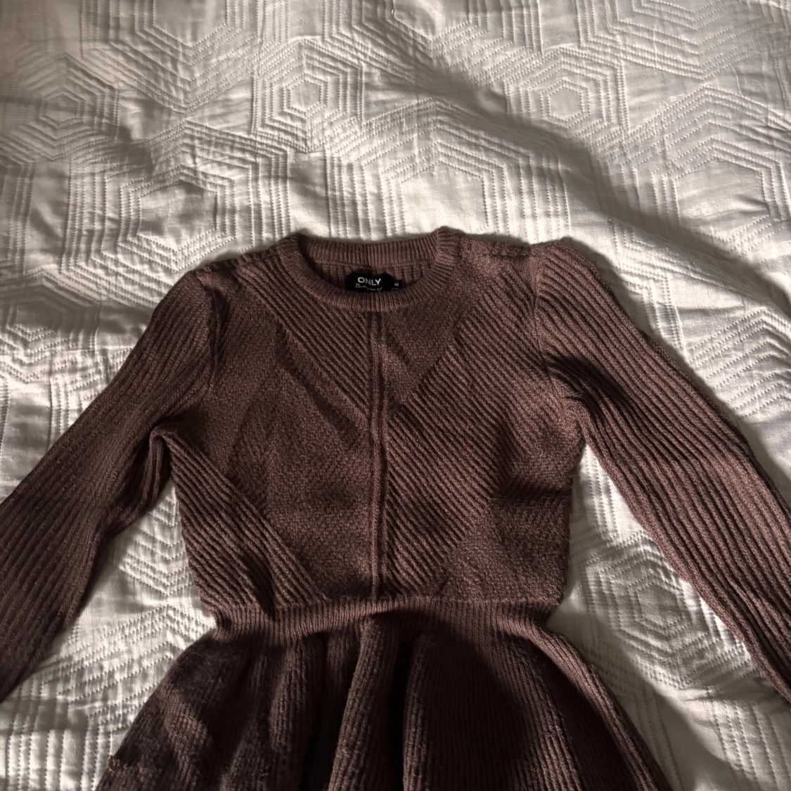 Stickad brun tröja från ONLY