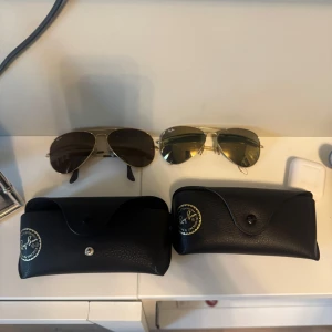 Raybans - Pilot Raybans självklart äkta, 350 för ett par 550 för båda! 