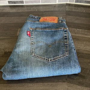 Levi's 502  - Säljer ett par klassiska Levi's 502 Hi-Ball jeans i blå denim