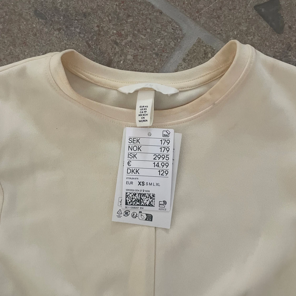 Ljusgul figursydd topp från H&M - 2