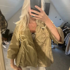 kappa - Superfin kappa / trenchcoat💗 Åker på semester 12 juni så passa på att köpa innan dess!!