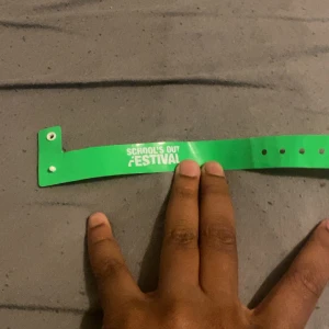 SCHOOLS OUT FESTIVAL VIP BILJETT - Säljer schools out festival VIP biljett svårt att få tagg på därför säljer för 600kr följ de på TikTok för mer info eller insta. Man går även goodiebag.