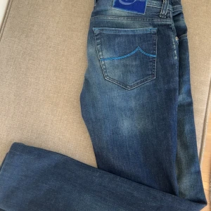 Jacob Cohen jeans - Säljer dessa feta jacob cohen jeans i size 33 men sitter mindre! Modell 688 - Nypris runt 5000 - Mitt pris 1299 - Hör av dig vid minsta fundering!