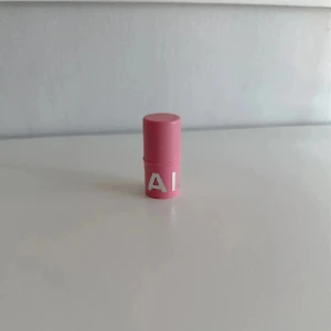 CAIA Blush-Stick 🩷 - CAIAs Blush-Stick i färgen ”SWEET CRAVING”. Fick den men som aldrig kommer till användning! Nypris 225kr! FÖRST TILL KVARN!🩷(BUNDLERABATT VID KÖP AV FLER ARTIKLAR, KIKA MIN PROFIL!)