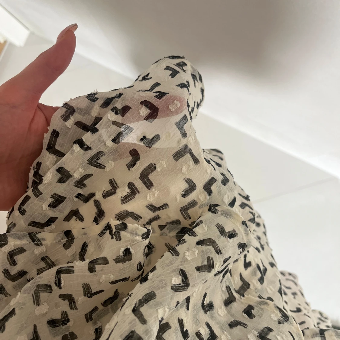 Vit kortkjol med svart mönster - 2