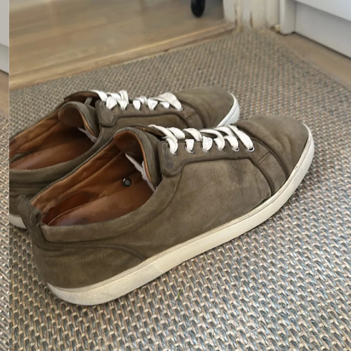 Olivgröna Christian Louboutin  - 2