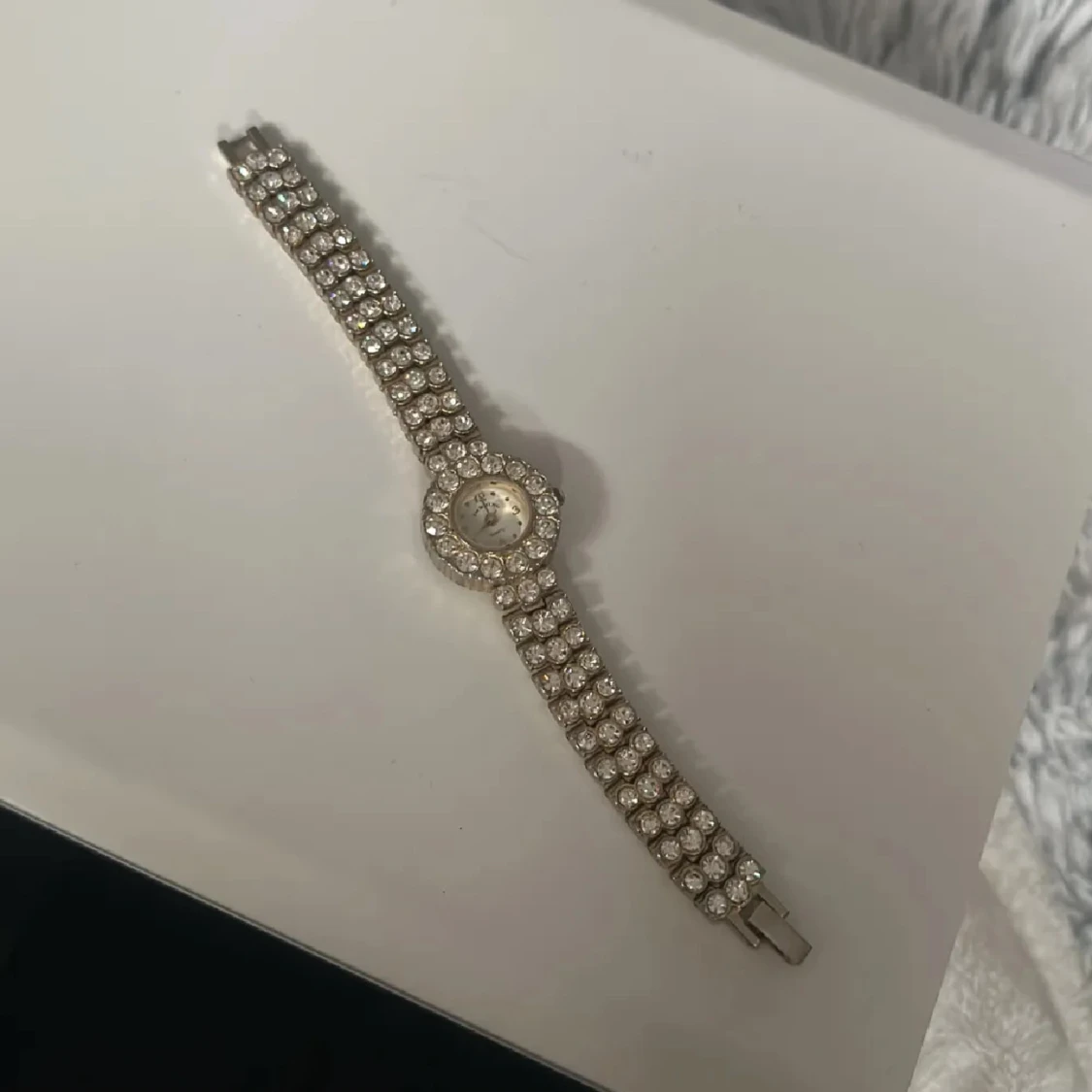 Glittrig armbandsklocka - 1