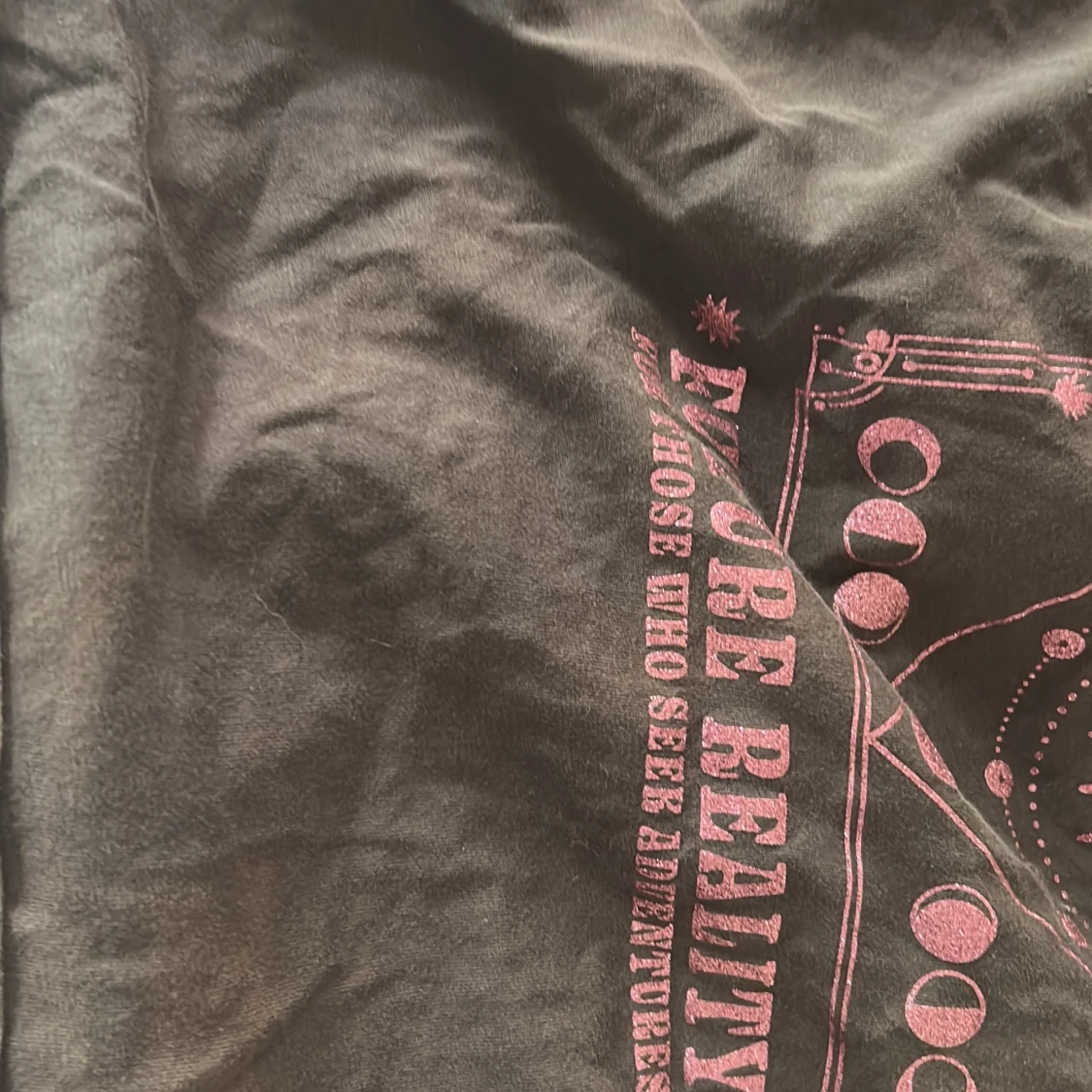 Brun t-shirt med rosa tryck från H&M - 3