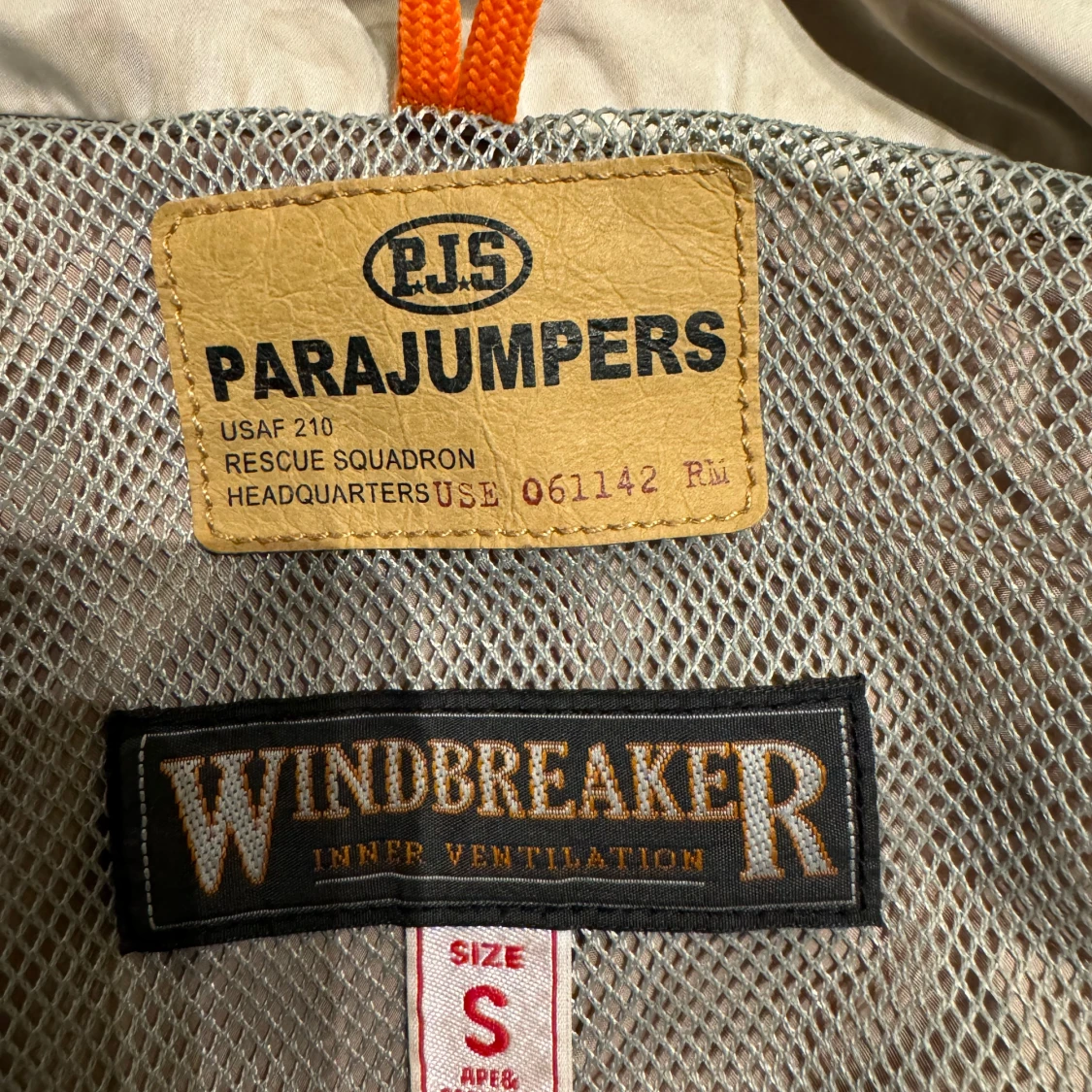 Ljusgrå vindjacka från Parajumpers - 4