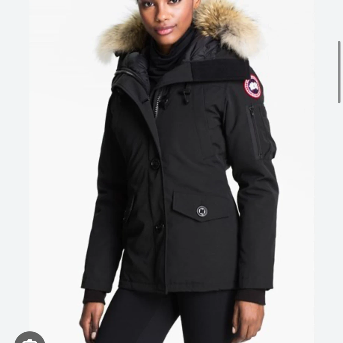 Svart vinterjacka med pälskrage från Canada Goose
