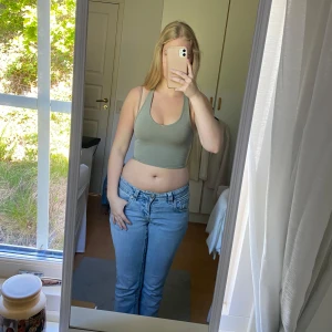 Grön topp - Grön topp ifrån h&m i storlek XS. Mycket bra skick. 