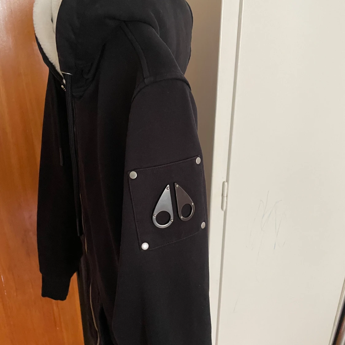 Svart hoodiejacka från Moose Knuckles xs  - 1