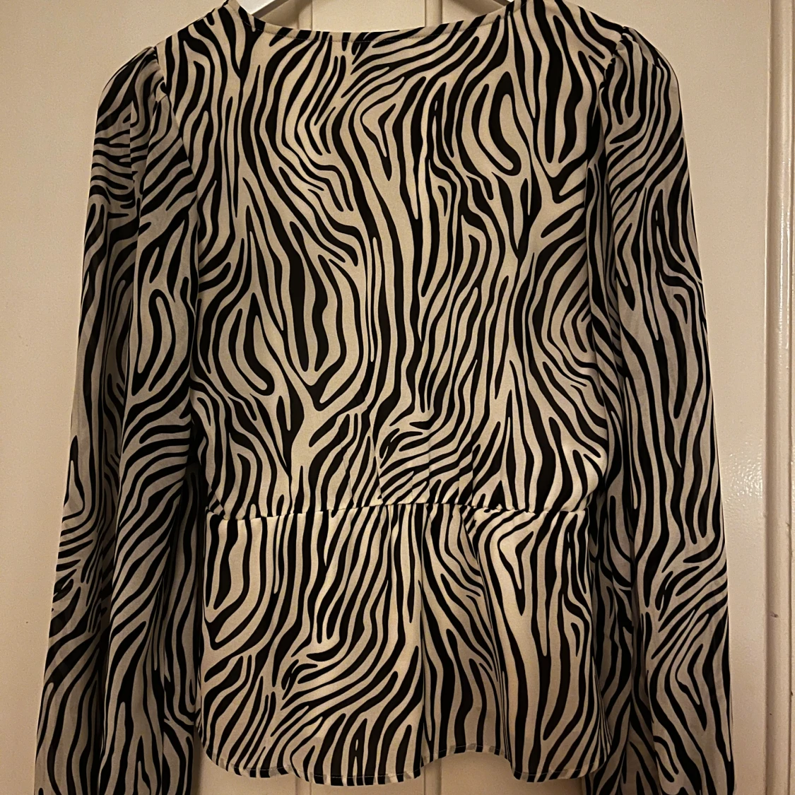 Zebramönstrad blus från Vila - 1