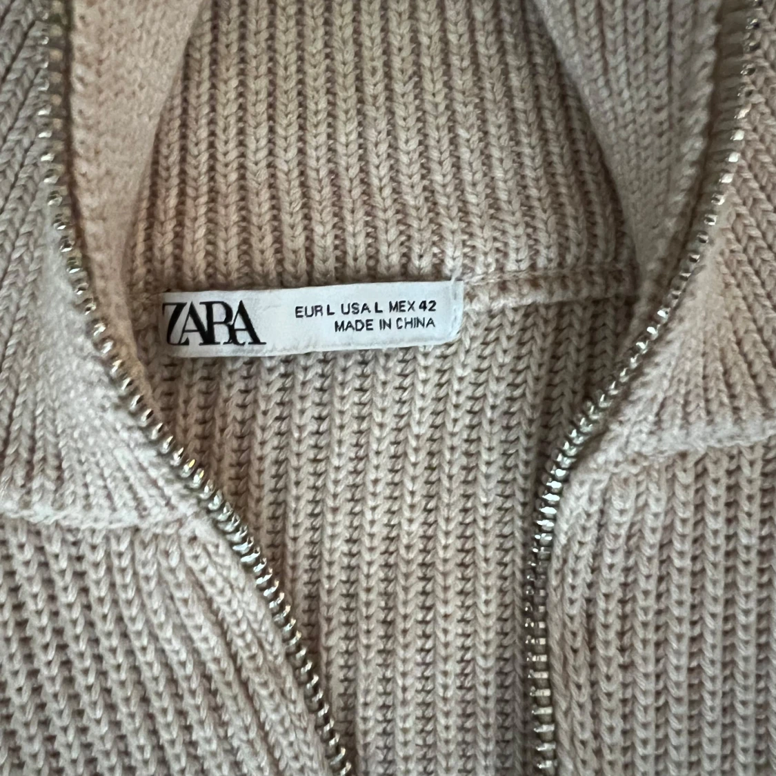 Beige ribbad half zip-tröja från Zara - 2