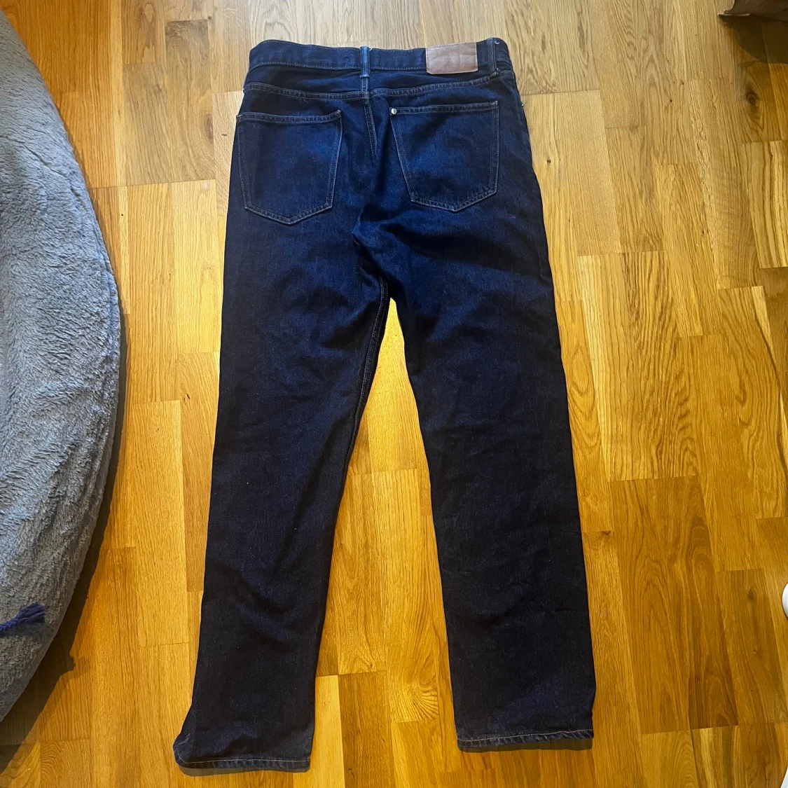 Mörkblå relaxed fit jeans från H&M - 1