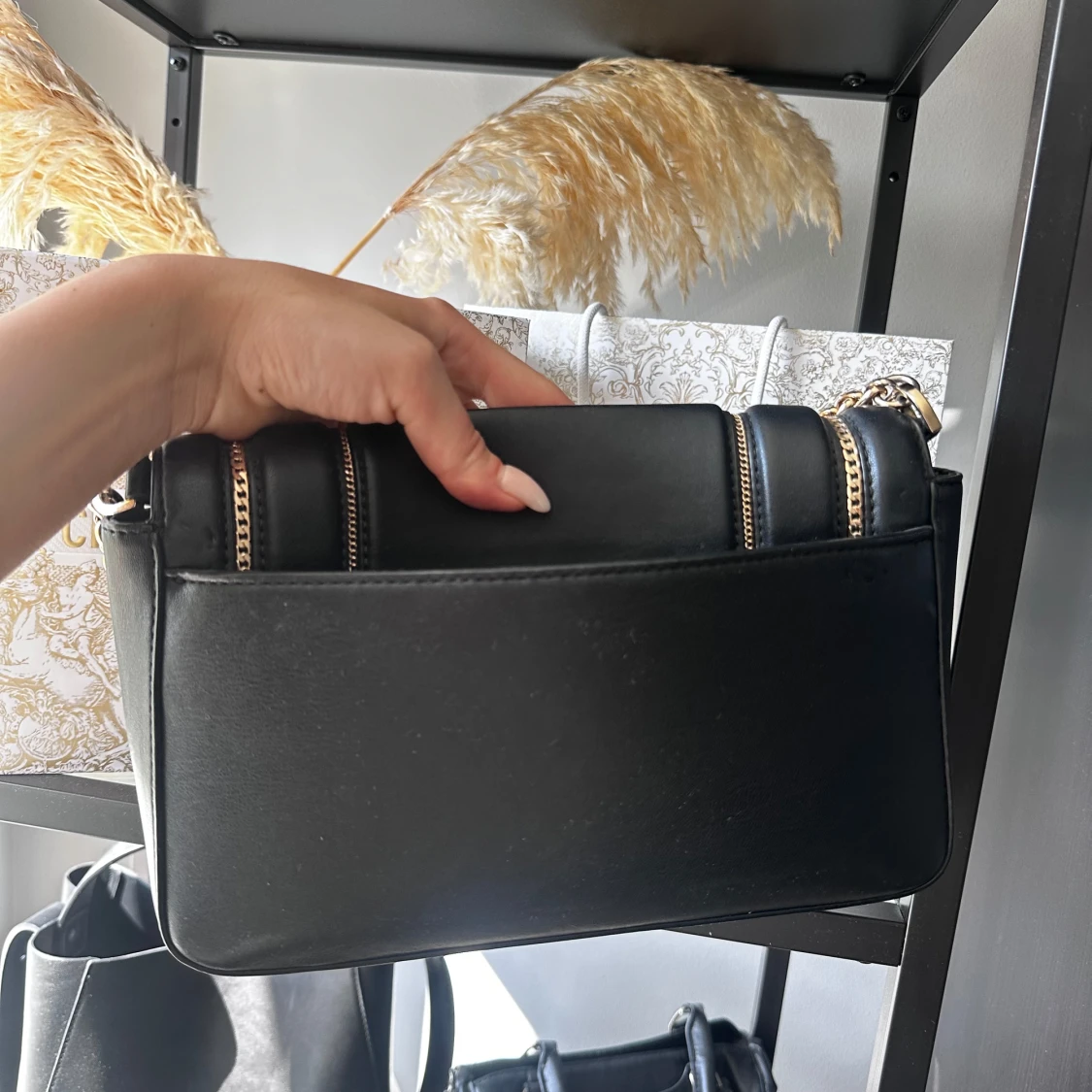 Svart Michael Kors axelväska i skinn - 2