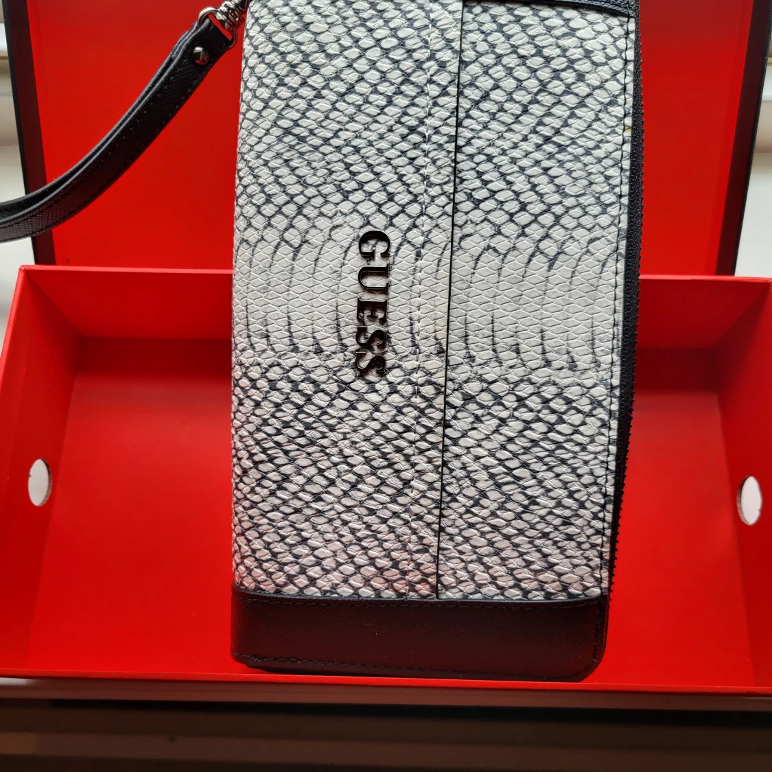 Guess plånbok med ormmönster - 1