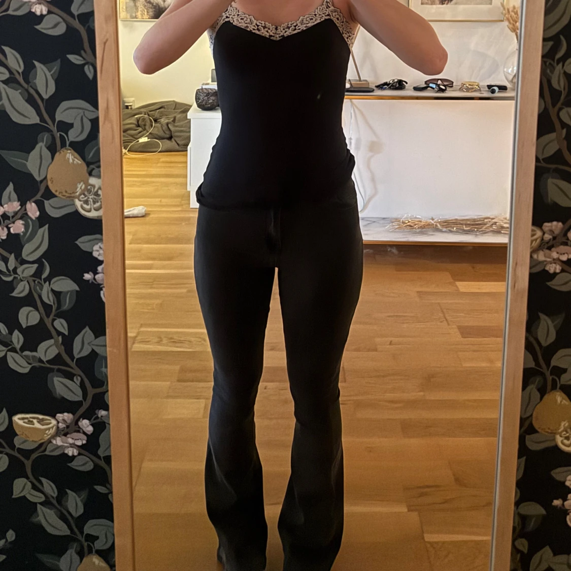 Svarta bootcut lowrise - 1