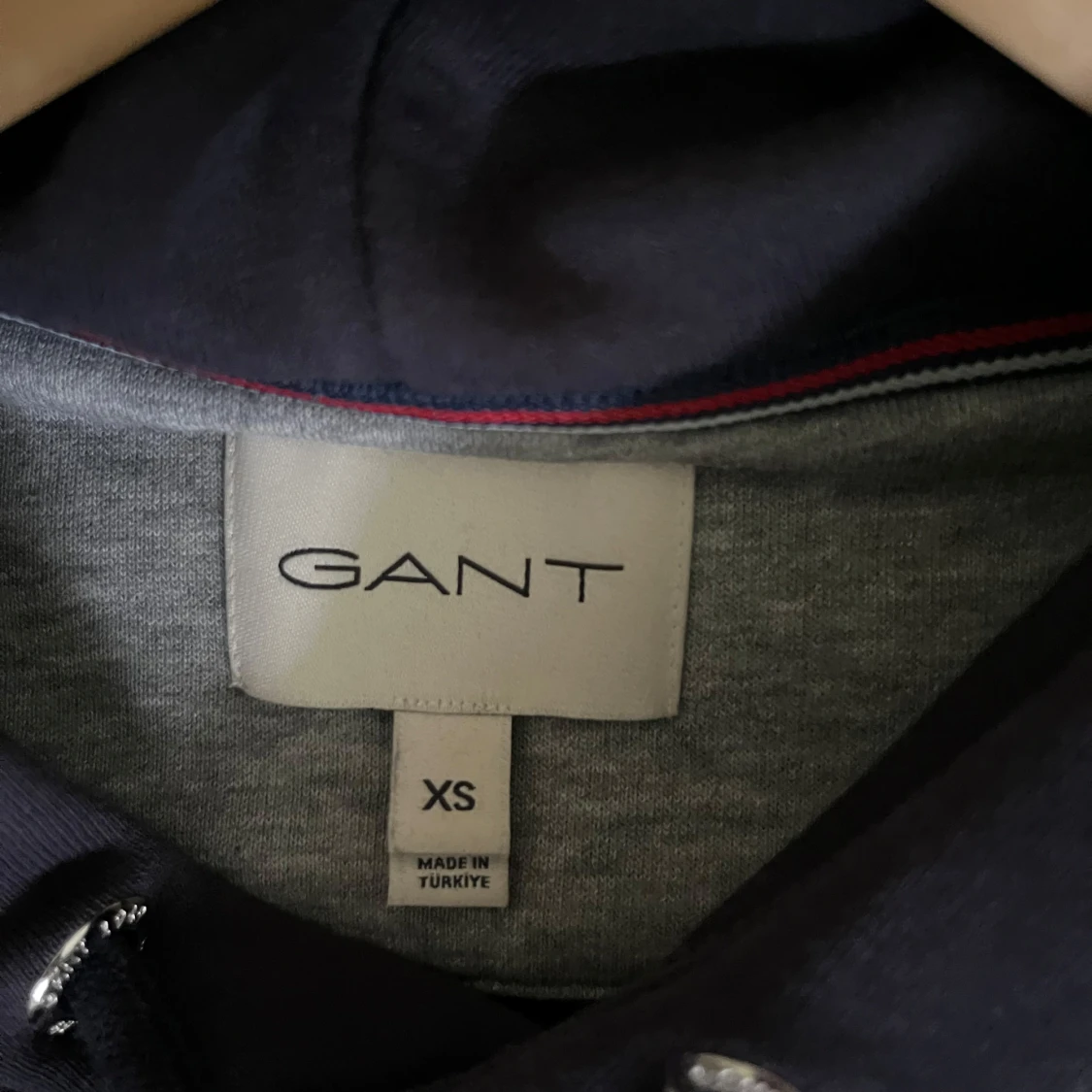 Mörkblå hoodie från GANT XS - 1