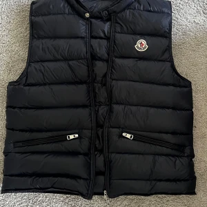 Moncler gui vest - Jätte fin moncler vest i näst intill nyskick