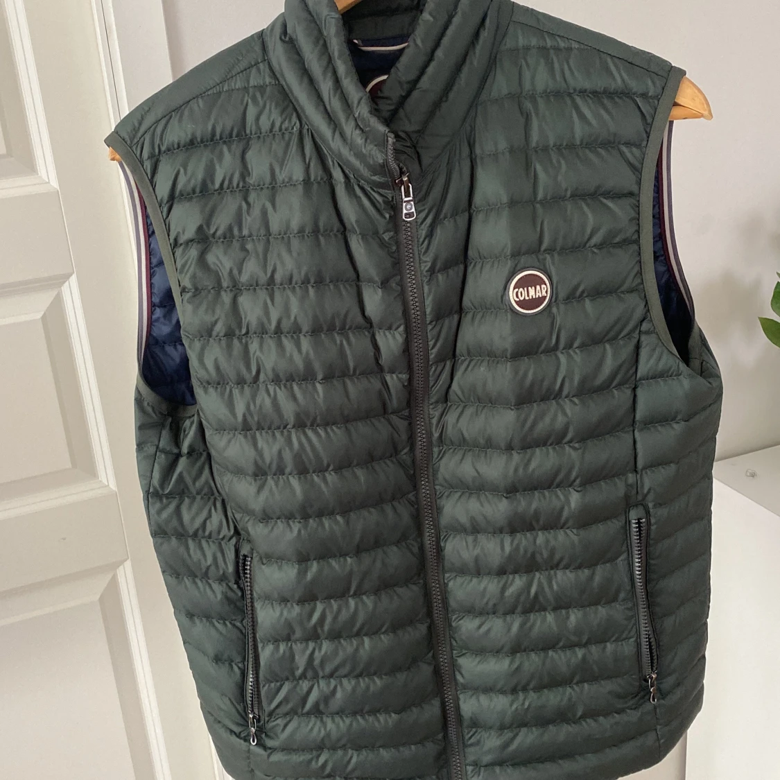 Mörkgrön dunväst från Colmar