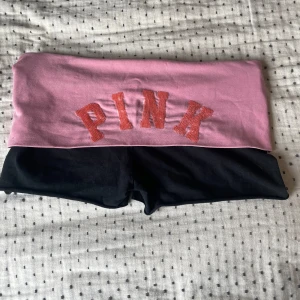 Set, Victoria secret pink  - Vintage set från Victoria secret pink 2000s talet, man kan köpa varsin del för 300st men hela sätet för 400kr köpte hela sättet på en butik i Danmark för 1000kr 💗