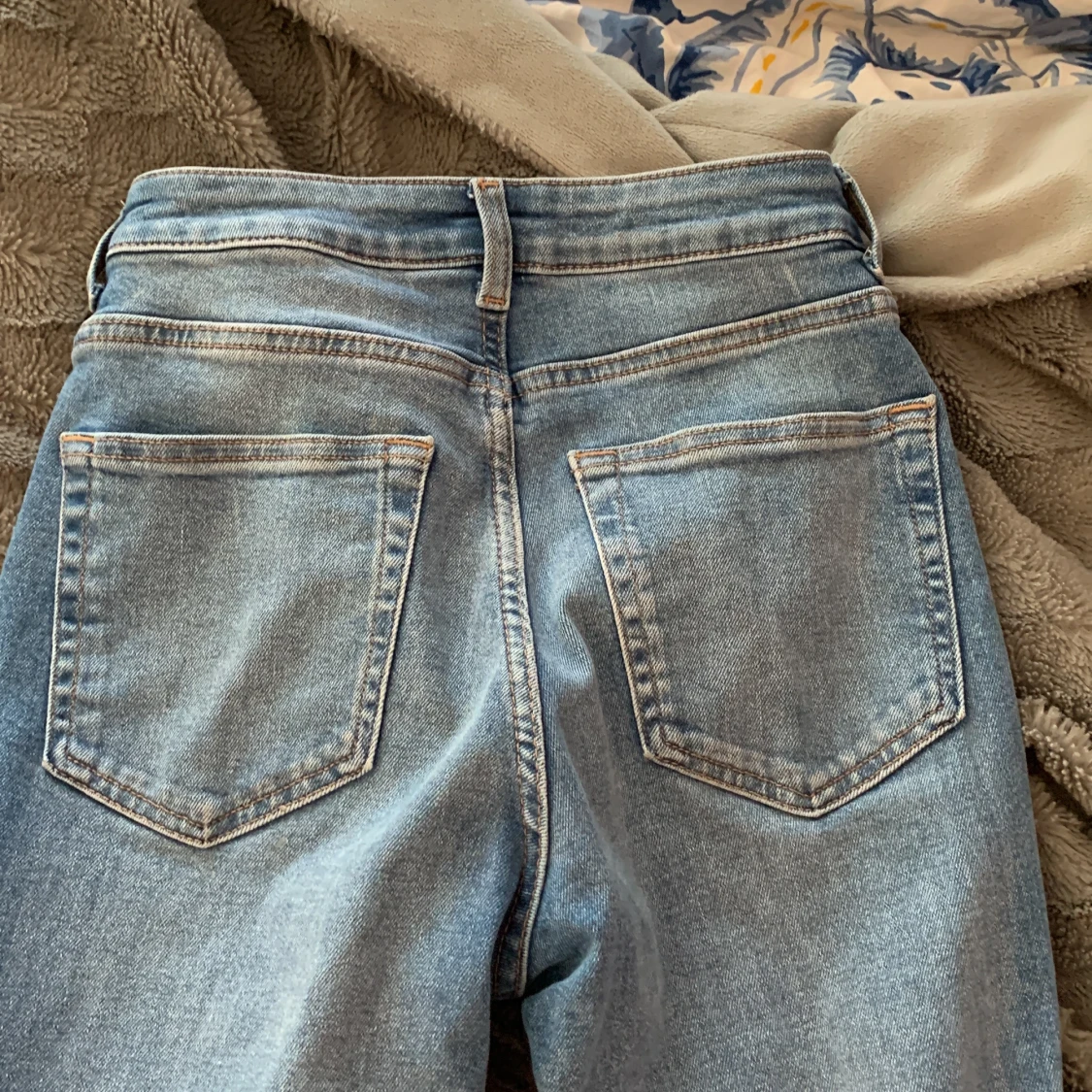 Blå bootcut jeans från H&M Divided - 2