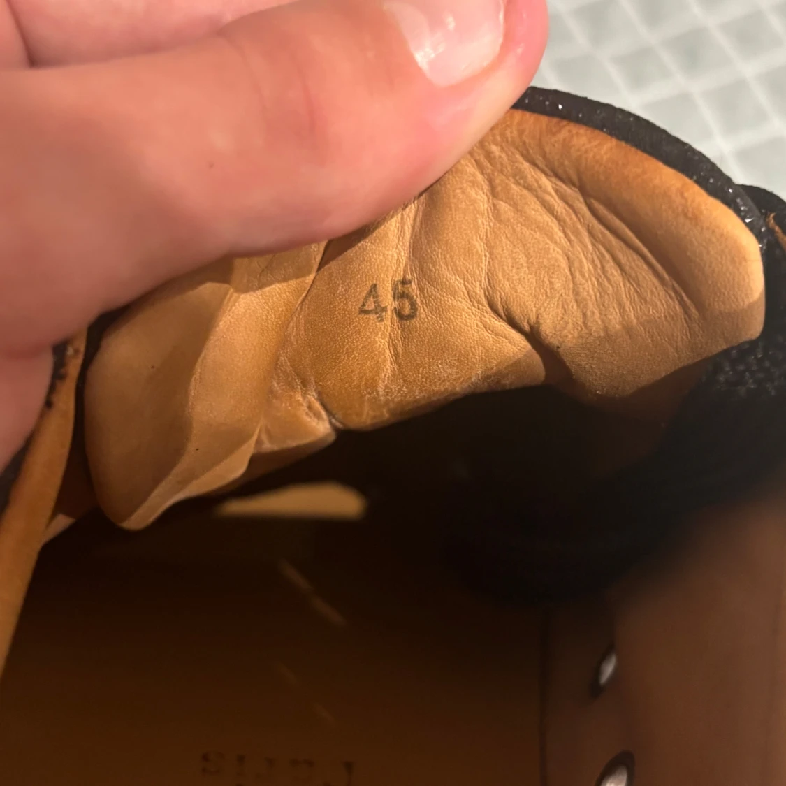 Louis Flat Veau Velours/Spikes - 4