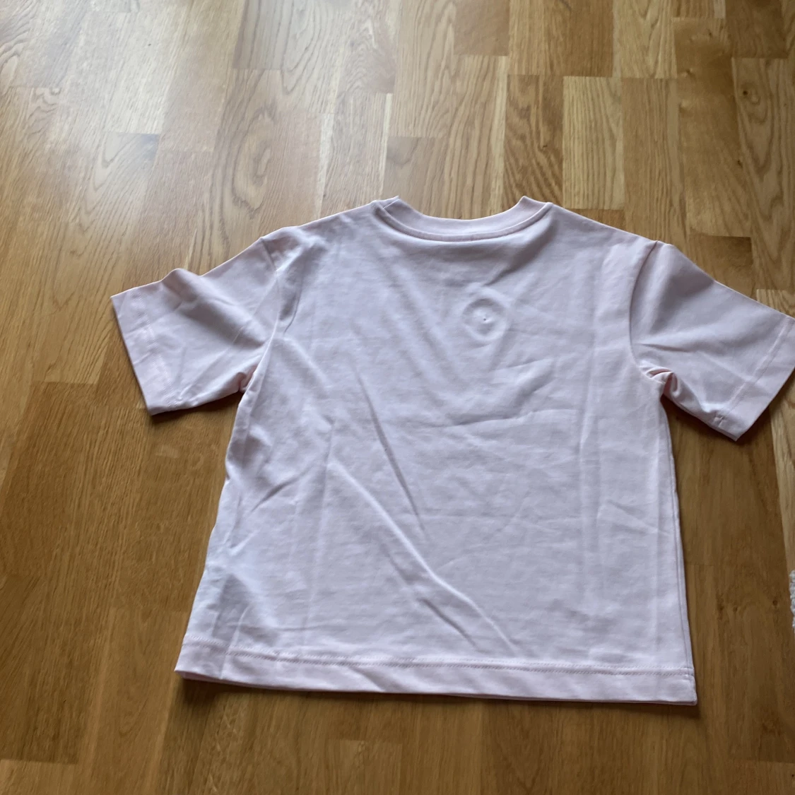 Ljusrosa t-shirt från Gina Tricot - 1